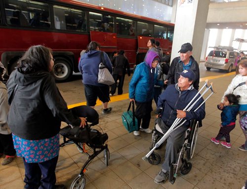 BORIS MINKEVICH / WINNIPEG FREE PRESS
The first bus loads of forest fire evacuees from Garden Hill northern MB arrive at the RBC Convention Centre. BEN WALDMAN STORY. August 31, 2017