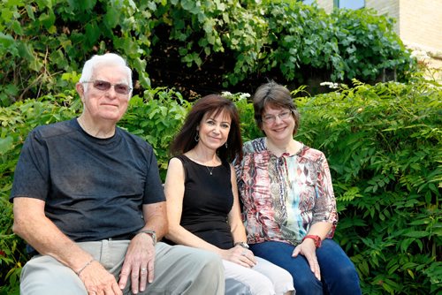 JUSTIN SAMANSKI-LANGILLE / WINNIPEG FREE PRESS
From left: Organizers Greg Barrett, Belle Jarniewski and main speaker Ruth Ashrafi pose outside the Rady Centre Thursday. The group are part of an interfaith lecture series on the Jewish elements of the New Testament.
170831 - Thursday, August 31, 2017.