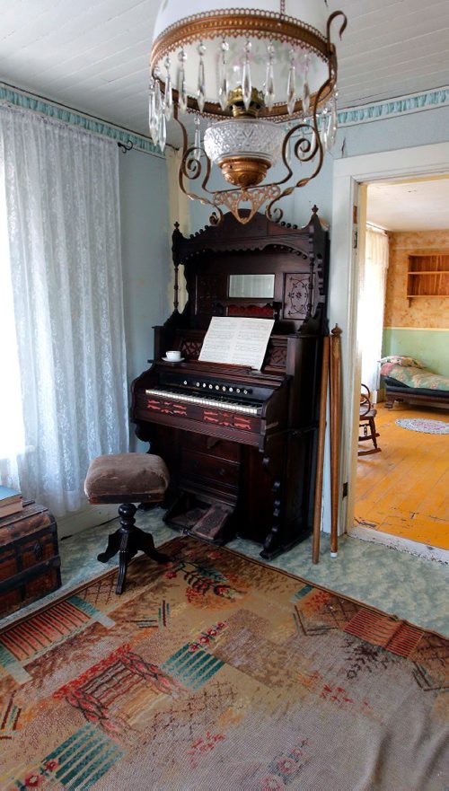 BORIS MINKEVICH / WINNIPEG FREE PRESS
Manitou, MB - Nellie McClung buildings and exhibit. The buildings have been repaired and moved back to Manitou, MB. The town has made a special place for them with new sidewalks to access the buildings. This is a musical piano/organ in the building where McClung boarded at. (The yellow building). BILL REDEKOP STORY. August 30, 2017