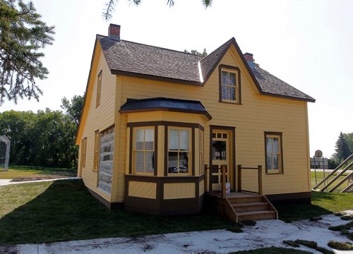 BORIS MINKEVICH / WINNIPEG FREE PRESS
Manitou, MB - Nellie McClung buildings and exhibit. The buildings have been repaired and moved back to Manitou, MB. The town has made a special place for them with new sidewalks to access the buildings. This is the yellow house where Nellie McClung boarded in. BILL REDEKOP STORY. August 30, 2017