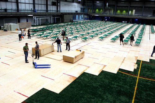 BORIS MINKEVICH / WINNIPEG FREE PRESS
Winnipeg, MB - Red Cross workers set up cots for fire evacuees this morning in the Winnipeg Soccer North indoor complex. They covered the artificial turf with thousands of sheets of plywood. BEN WALDMAN STORY. Sept. 1, 2017