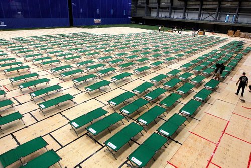BORIS MINKEVICH / WINNIPEG FREE PRESS
Winnipeg, MB - Red Cross workers set up cots for fire evacuees this morning in the Winnipeg Soccer North indoor complex. They covered the artificial turf with thousands of sheets of plywood. BEN WALDMAN STORY. Sept. 1, 2017