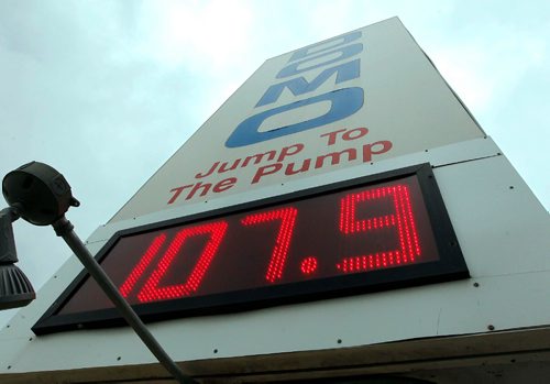 BORIS MINKEVICH / WINNIPEG FREE PRESS
Winnipeg, MB - Gas prices are up in Winnipeg. This north end station had it's posted at 107.9. Sept. 1, 2017