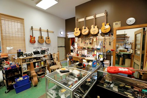 JUSTIN SAMANSKI-LANGILLE / WINNIPEG FREE PRESS
The Beardsell Guitar Workshop main room is seen Friday. Owner Al Beardsell has been building and repairing guitars and other instruments in here for five years, but he has been building guitars for over 20 years.
170901 - Friday, September 01, 2017.