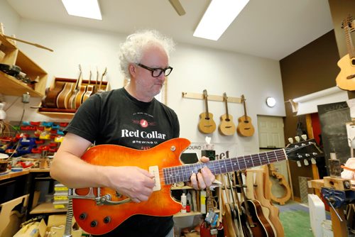 JUSTIN SAMANSKI-LANGILLE / WINNIPEG FREE PRESS
Al Beardsell tests an electric guitar he made around 1996 that has found its way back into his workshop for some repairs.
170901 - Friday, September 01, 2017.