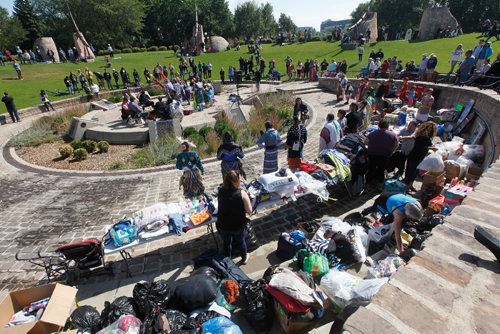 JOHN WOODS / WINNIPEG FREE PRESS
Drummers perform as volunteers sort donated clothing at Concert of Hope for Northern Fire Evacuees at Odena Circle in Winnipeg Monday, September 4, 2017.

