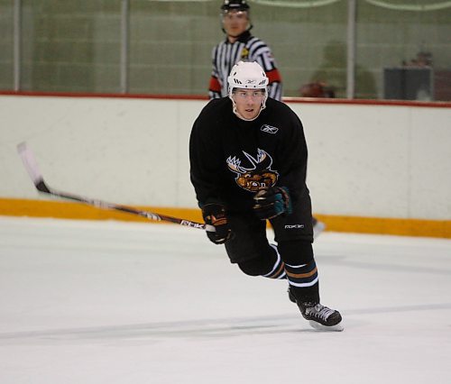 BORIS MINKEVICH / WINNIPEG FREE PRESS  080928 Moose player Mark Derlago in practice at Gateway Arena.