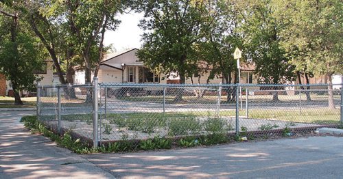 Canstar Community News This unused corner along Chelsea Avenue at the Melrose Park Community Centre (480 Kimberly Ave.) will soon be home to a new playstructure. (SHELDON BIRNIE/CANSTAR/THE HERALD)