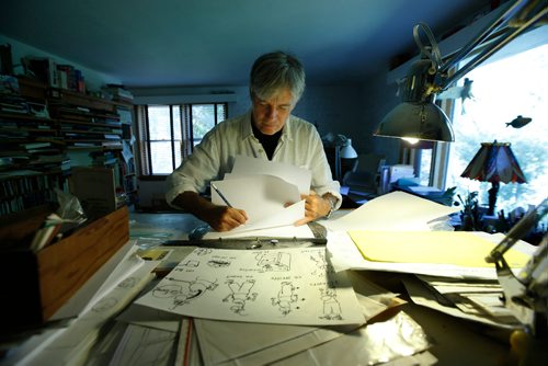 WAYNE GLOWACKI / WINNIPEG FREE PRESS
49.8 Cordell Barker, Academy Award-nominated animators 1988 film The Cat Came Back has just come out in book form. Cordell working on his animation disc in his home studio. Dave Sanderson story Sept. 8 2017