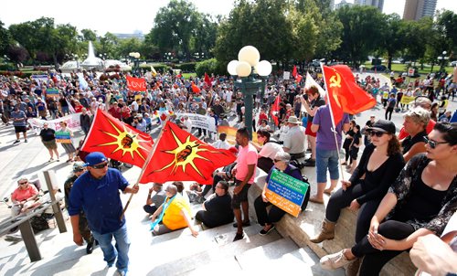WAYNE GLOWACKI / WINNIPEG FREE PRESS
About 500 people attended the Winnipeg Diversity Rally Against Hate demonstration outside the Legislative building Saturday and heard speeches and music. Ryan Thorpe story Sept. 9 2017