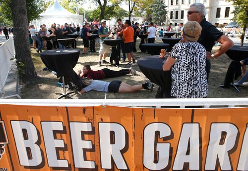 WAYNE GLOWACKI / WINNIPEG FREE PRESS
A relaxing time in the wine/beer garden at the 2017 Many Fest along Broadway and Memorial Blvd. Saturday. The three day event also includes Food Truck Wars and live music, it runs Sunday, 11:00 AM - 6:00 PM . Sept. 9 2017