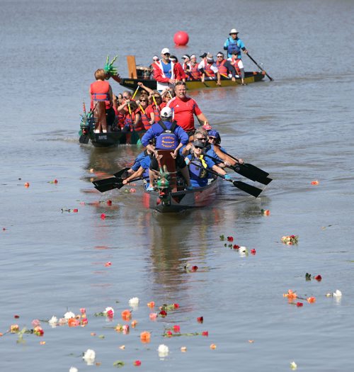 JASON HALSTEAD / WINNIPEG FREE PRESS

Participants take part in the flower ceremony at the Canadian Cancer Society September Dragon Boat Challenge on Sept. 9, 2017 at the Manitoba Canoe & Kayak Centre. The flower ceremony involves flowers being placed in the water to honour those living with or taken by cancer. (See Social Page)