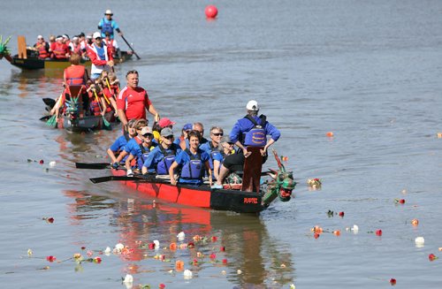JASON HALSTEAD / WINNIPEG FREE PRESS

Participants take part in the flower ceremony at the Canadian Cancer Society September Dragon Boat Challenge on Sept. 9, 2017 at the Manitoba Canoe & Kayak Centre. The flower ceremony involves flowers being placed in the water to honour those living with or taken by cancer. (See Social Page)