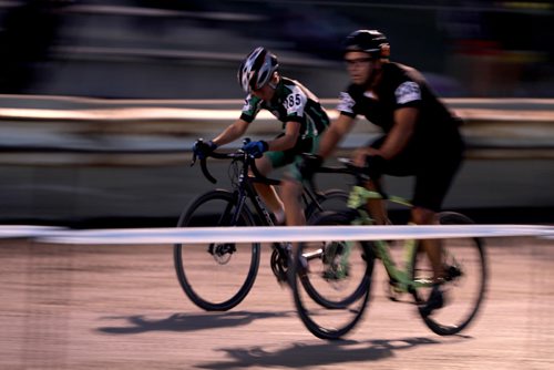 TREVOR HAGAN / WINNIPEG FREE PRESS
Cyclocross racers at the Darkcross event at the Coop Speedway, Saturday, September 9, 2017.