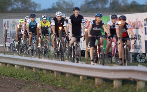 TREVOR HAGAN / WINNIPEG FREE PRESS
Cyclocross racers at the Darkcross event at the Coop Speedway, Saturday, September 9, 2017.