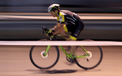 TREVOR HAGAN / WINNIPEG FREE PRESS
Cyclocross racers at the Darkcross event at the Coop Speedway, Saturday, September 9, 2017.