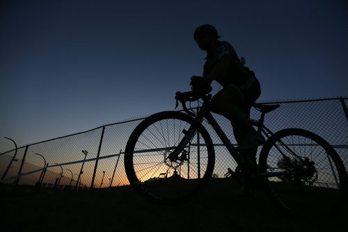 TREVOR HAGAN / WINNIPEG FREE PRESS
Cyclocross racers at the Darkcross event at the Coop Speedway, Saturday, September 9, 2017.