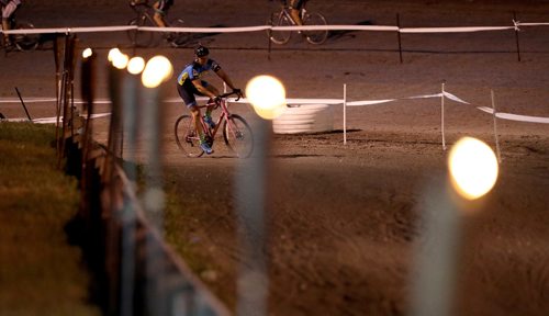 TREVOR HAGAN / WINNIPEG FREE PRESS
Cyclocross racers at the Darkcross event at the Coop Speedway, Saturday, September 9, 2017.