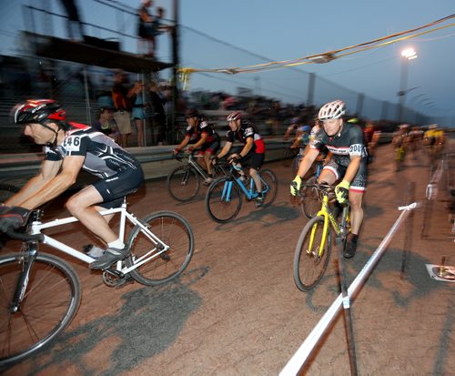 TREVOR HAGAN / WINNIPEG FREE PRESS
Cyclocross racers compete in the Darkcross event at the Coop Speedway, Saturday, September 9, 2017.