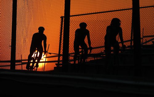 TREVOR HAGAN / WINNIPEG FREE PRESS
Cyclocross racers at the Darkcross event at the Coop Speedway, Saturday, September 9, 2017.