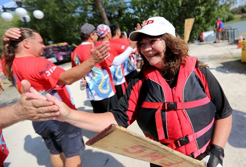 TREVOR HAGAN / WINNIPEG FREE PRESS
Lynn Kennedy, on Team CP, participates in Dragon boat racing on the Red River near The Forks, Sunday, September 10, 2017.