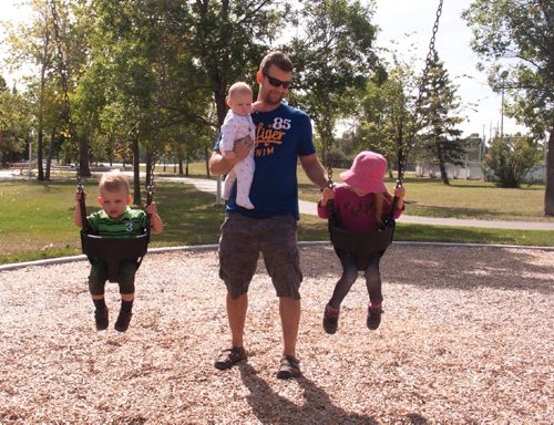 Canstar Community News Jeremy Semchyshyn with his children (from left) Felix, Zoey, and Caitlyn at the new Park City West Community Centre playground. (SHELDON BIRNIE/CANSTAR/THE HERALD)