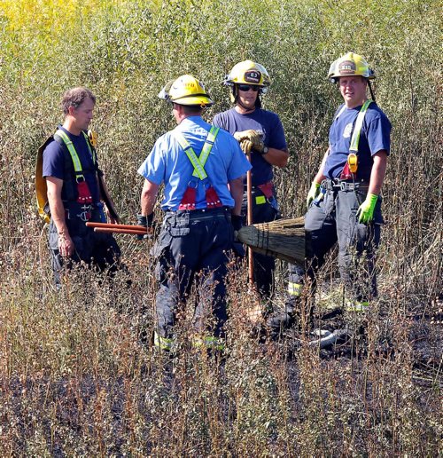 BORIS MINKEVICH / WINNIPEG FREE PRESS
Winnipeg Firefighters work on a grass/bush fire north of Warman Road. Sept. 11, 2017