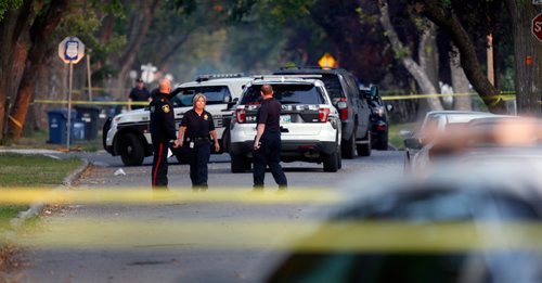 WAYNE GLOWACKI / WINNIPEG FREE PRESS

Winnipeg Police on a taped off section of Alfred Ave. between Andrews St. and Salter St. Wednesday morning after a serious incident. Carol Sanders story  Sept. 13 2017