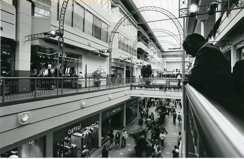 GERRY CAIRNS / WINNIPEG FREE PRESS
Opening of Portage Place. Sept. 17, 1987.