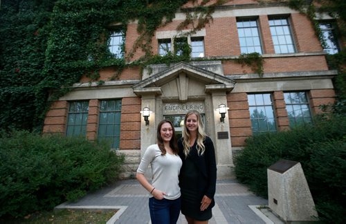 WAYNE GLOWACKI / WINNIPEG FREE PRESS

 Money Matters.     Engineering students Hunter Loewen,left,  and Katie Moist at the University of Manitobas Fort Garry Campus.  Joel Schlesinger story Sept. 15 2017