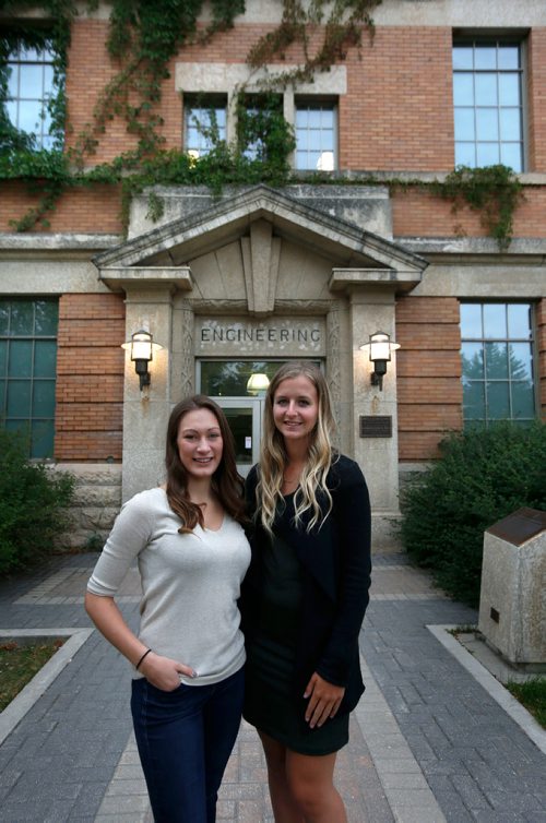 WAYNE GLOWACKI / WINNIPEG FREE PRESS

 Money Matters.     Engineering students Hunter Loewen at left and Katie Moist at the University of Manitobas Fort Garry Campus.  Joel Schlesinger story Sept. 15 2017