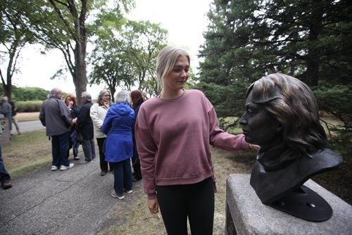 RUTH BONNEVILLE / WINNIPEG FREE PRESS

FOUNDER OF WINNIPEG HARVEST
Lee Newton Selected as WinnipegREALTORS® Citizens Hall of Fame 2017 Inductee

Aly Newton,  smiles as she see's herself in the sculpture of the founder of Winnipeg Harvest, Lee Newton, after her bust was unveiled  Friday morning  at  Assiniboine Park.  
SEPT 15, 2017
