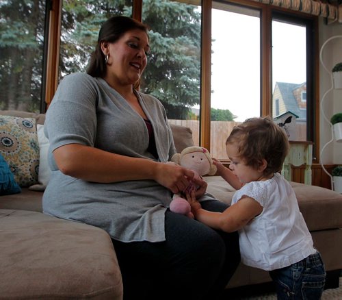 BORIS MINKEVICH / WINNIPEG FREE PRESS
Kimberly Jurkowski and her daughter Sophie. Story on rare diseases that only hit a tiny numbers in the population. KELLY TAYLOR STORY. Sept. 15, 2017