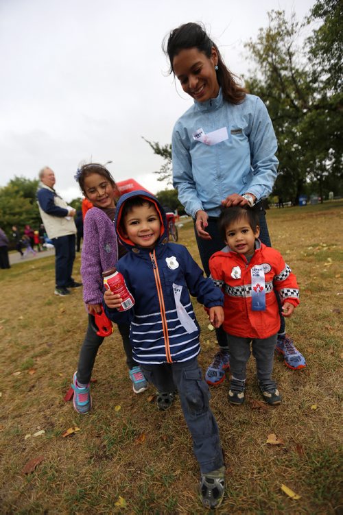TREVOR HAGAN / WINNIPEG FREE PRESS
Kim Antonia with her children, Olivia, 7, Michael, 4, and Sam, 22mo, after completing the Terry Fox Run, in Assiniboine Park, Sunday, September 17, 2017.