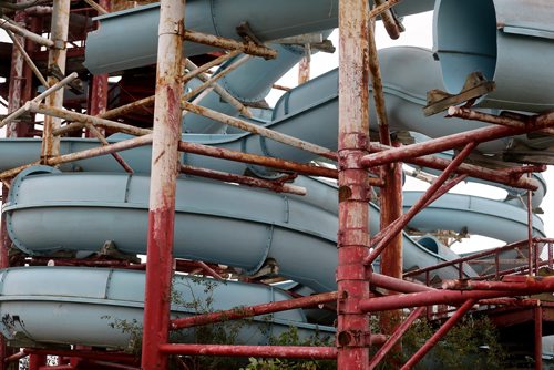 TREVOR HAGAN / WINNIPEG FREE PRESS
The old waterslides at Skinners Wet 'N' Wild are being demolished, Sunday, September 17, 2017.