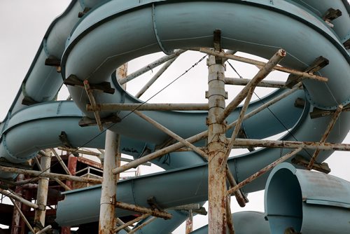 TREVOR HAGAN / WINNIPEG FREE PRESS
The old waterslides at Skinners Wet 'N' Wild are being demolished, Sunday, September 17, 2017.