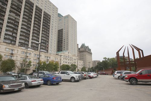 JOE BRYKSA / WINNIPEG FREE PRESS
Surface parking lot west of the Upper Fort Garry Development up for discussion at City Hall-Sept 18, 2017 -( See Aldo Santin story)