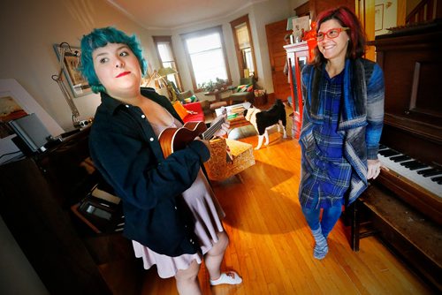 JOHN WOODS / WINNIPEG FREE PRESS
Luna  and mother Allison Moore are  photographed as they practice music in their Winnipeg home Tuesday, September 19, 2017. Luna talks part in a Mood Disorders summer music camp and says it helps with belonging

