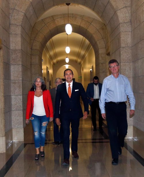 WAYNE GLOWACKI / WINNIPEG FREE PRESS

In centre, Wab Kinew, leader of the official opposition with Nahanni Fontaine, Andrew Swan,right, and Tom Lindsey in back  walk to media to announce NDP caucus and critic positions in the rotunda in the  Manitoba Legislative Building Thursday. Larry Kusch story  Sept. 21 2017