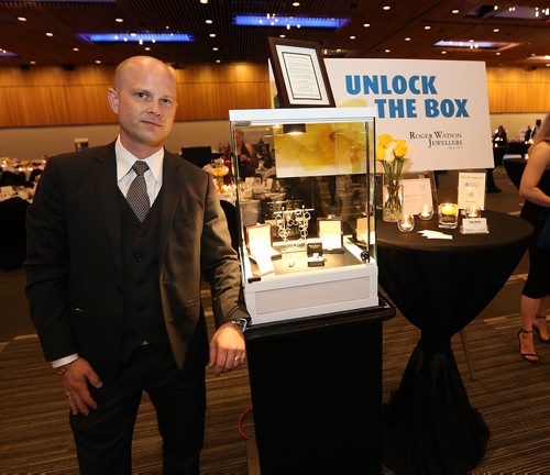 JASON HALSTEAD / WINNIPEG FREE PRESS

John Watson of Roger Watson Jewellers with their Unlock The Box station at the 32nd annual Canadian Cancer Society Daffodil Gala on Sept. 16, 2017 at the RBC Convention Centre Winnipeg. (See Social Page)