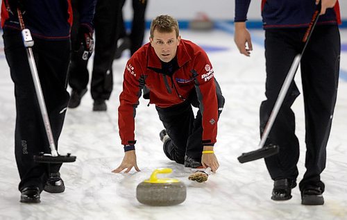 BORIS MINKEVICH / WINNIPEG FREE PRESS  081006 Jeff Stoughton throws the rock in Selkirk during the McMillan Insurance Curling Classic finals.
