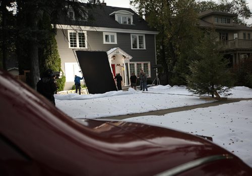RUTH BONNEVILLE / WINNIPEG FREE PRESS

Movie crews set up for a Christmas winter scene in the movie titled "Snowed Inn" on Kingsway near Wilton Friday afternoon.  
Standup photo 
SEPT 22, 2017