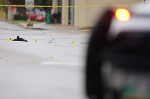 TREVOR HAGAN / WINNIPEG FREE PRESS
Winnipeg Police investigating at the corner of Talbot Avenue and Panet Road, Sunday, September 24, 2017.