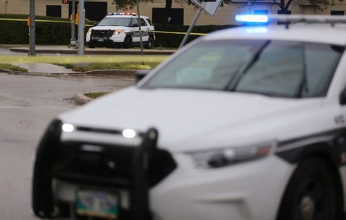 TREVOR HAGAN / WINNIPEG FREE PRESS
Winnipeg Police investigating at the corner of Talbot Avenue and Panet Road, Sunday, September 24, 2017.