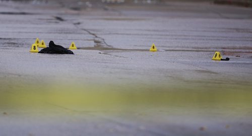 TREVOR HAGAN / WINNIPEG FREE PRESS
Winnipeg Police investigating at the corner of Talbot Avenue and Panet Road, Sunday, September 24, 2017.