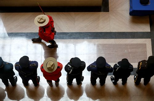 TREVOR HAGAN / WINNIPEG FREE PRESS
The annual Manitoba Police and Peace Officers' Memorial Service inside the Manitoba Legislative Building, Sunday, September 24, 2017.