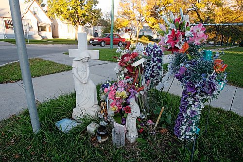 BORIS MINKEVICH / WINNIPEG FREE PRESS  081007 A memorial at the corner of Arlington Street and Cathedral Ave.