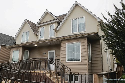 Canstar Community News Sept. 19, 2017 - Sage House, located at 422 Dufferin St. was renovated and opened its doors on Sept. 19, 2017. (LIGIA BRAIDOTTI/CANSTAR COMMUNITY NEWS/TIMES)