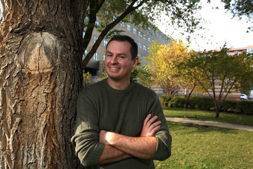 RUTH BONNEVILLE / WINNIPEG FREE PRESS

Portraits of Mike Goldberg
Community outreach and Education coordinator at Palliative Manitoba based at Deer Lodge.

Story: Spotlighting his work, focusing on how we have a death denying culture but there's real value in pushing through that to make someone's last days some of their best.

Jane Gerster  | Health Reporter

 

SEPT 27, 2017