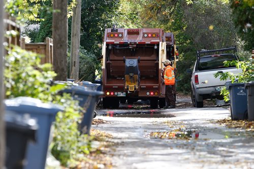 JOHN WOODS / WINNIPEG FREE PRESS
New crews collect garbage in south Winnipeg Monday, October 2, 2017.